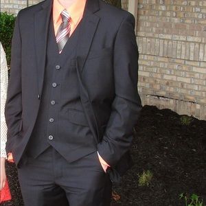 Men’s/Young Men’s black 3 piece suit